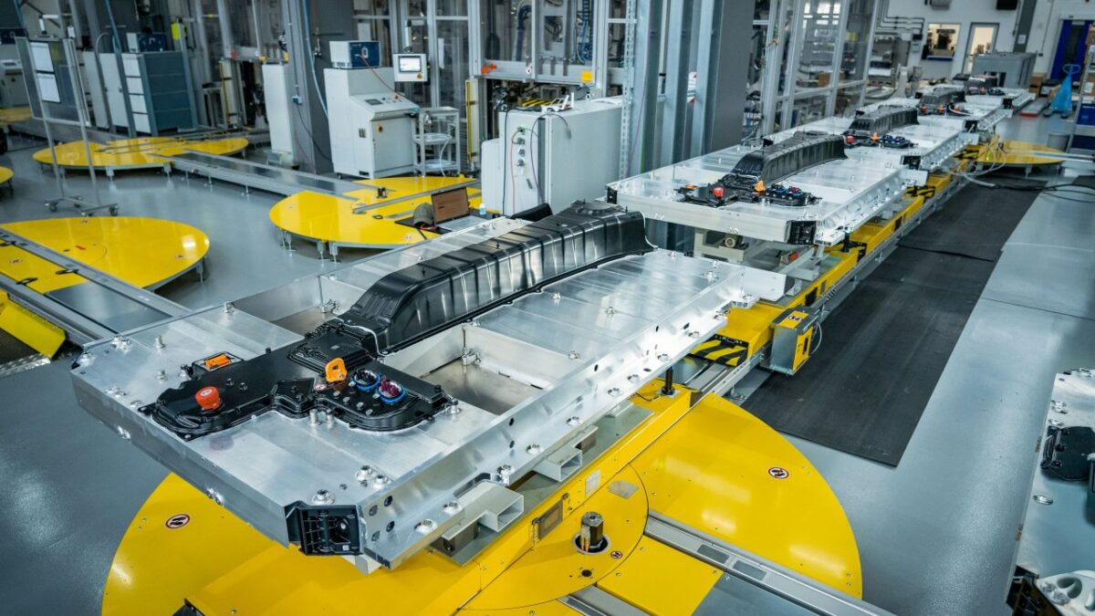 Batterieproduktion in Schierling (Bild: Webasto).