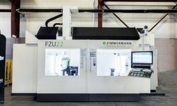 Die kompakte Portalfräsmaschine ist auf wirtschaftliche Bearbeitung ausgelegt (Bild: F. Zimmermann).