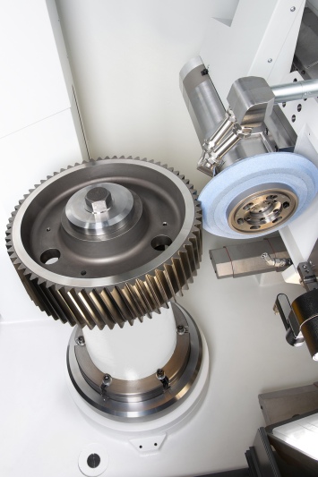 Werkstücke mit einer Verzahnungsbreite bis zu 675 mm können bearbeitet werden (Bild: Kapp Niles).