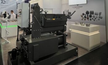 Mit Brikettieranlagen lassen sich Aluminiumspäne zu kompakten Briketts pressen (Bild: Ruf).