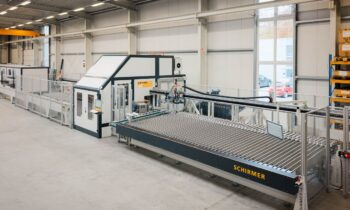 Beispiel für ein kundenindividuell konfiguriertes Durchlaufzentrum für die Bearbeitung von Aluminium-Konstruktionsprofilen (Bild: Schirmer).