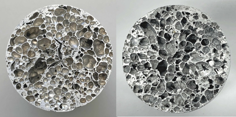 Die Gegenüberstellung veranschaulicht dies anhand zweier Aluminiumschaumzylinder: Der Zylinder rechts basiert auf gemahlenen Spänen, der andere auf verdüstem Pulver aus Neumaterial (Bilder: Fraunhofer IWU).