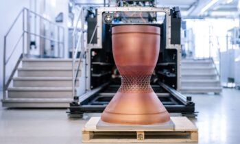 Die neue Produktionshalle in Weilheim bietet Platz für die Montage großformatiger Metall-3D-Drucksysteme (Bild: AMCM).