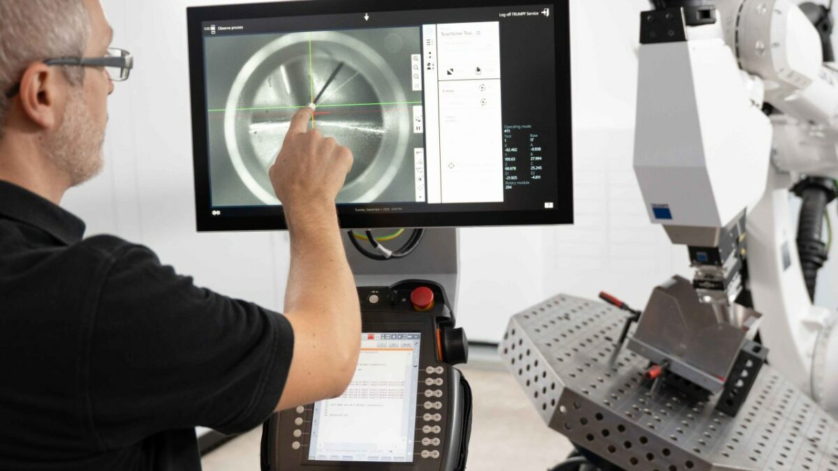 Die Schweißzelle ist bis zu 50 % schneller programmierbar (Bild: Trumpf).