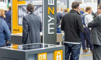Themen auf der SPS 2026 sind Automatisierungslösungen für die kommende Maschinenverordnung und höhere Produktivität (Bild: Pilz).